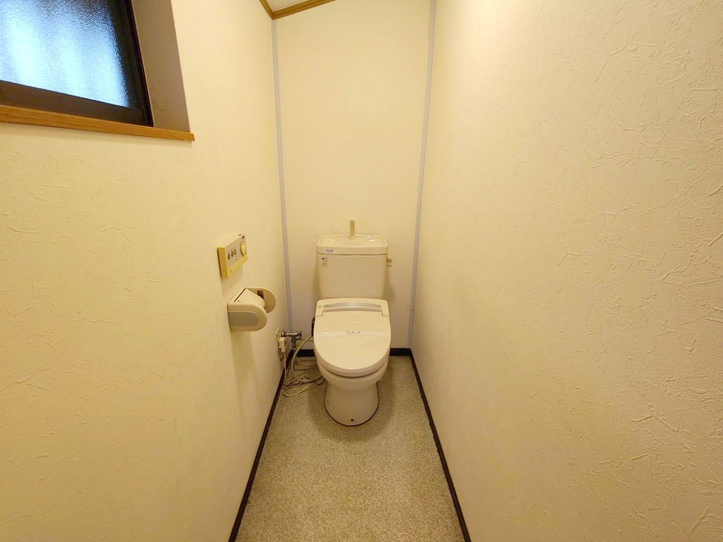 ＪＲ関西本線 東部市場前駅 徒歩10分 2階建 築62年のトイレ写真
