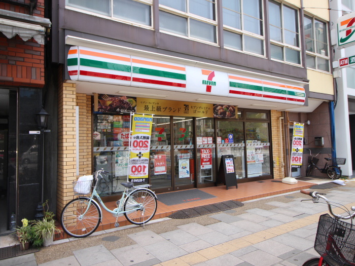 コンビニ　物件（コンビニ）まで120m