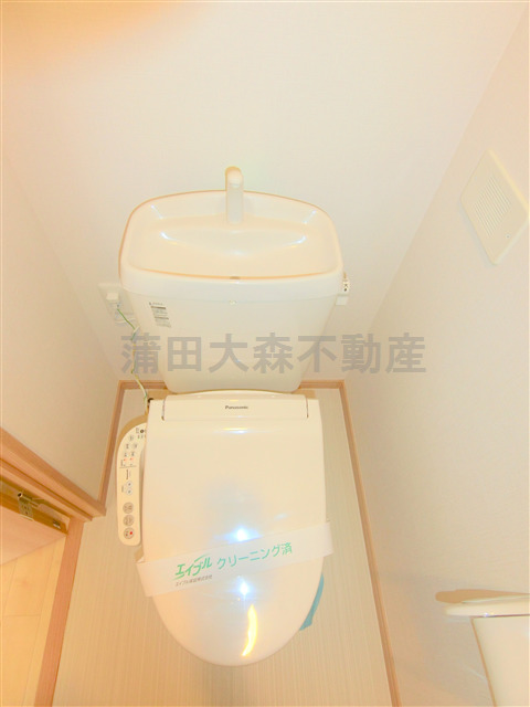 トイレ　温水暖房便座付きのトイレ