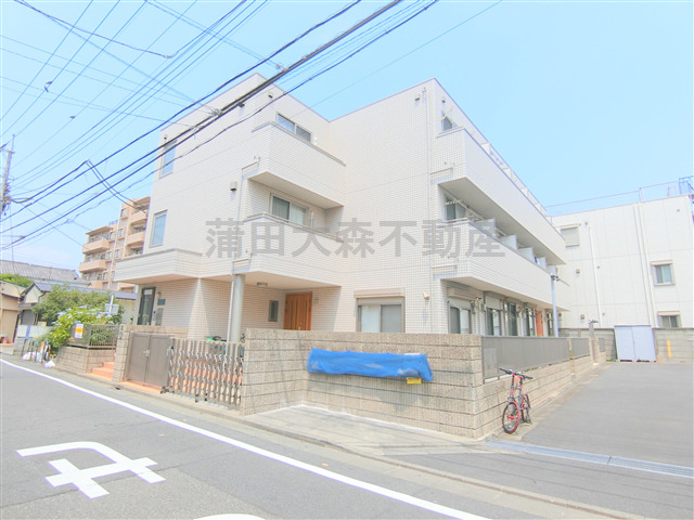 建物外観　2011年6月築　重量鉄骨造地上3階建て総戸数13戸　オート