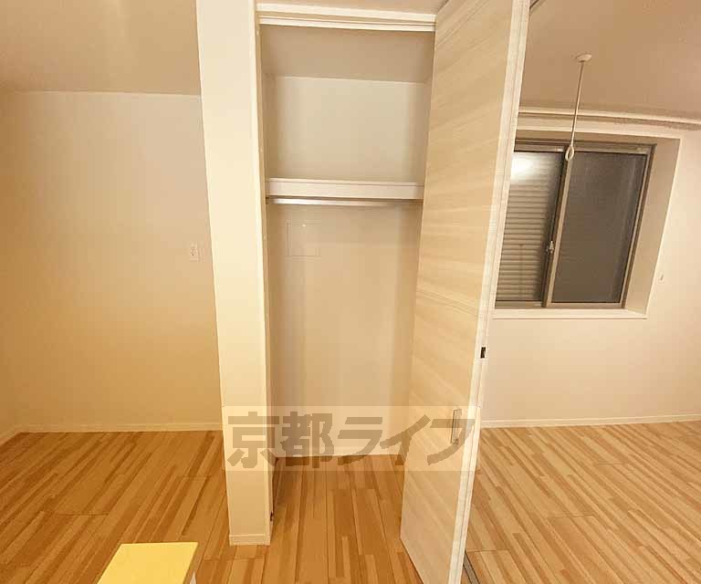 収納　標準仕様の洗面所です。