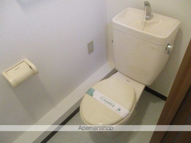 都営大江戸線 東新宿駅 徒歩4分 8階建 築28年のトイレ写真