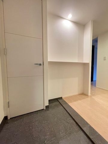 東京メトロ千代田線 町屋駅 徒歩12分 15階建 築18年の玄関写真