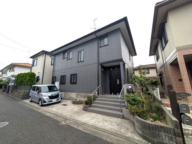 建物外観　駐車場付きの戸建てです