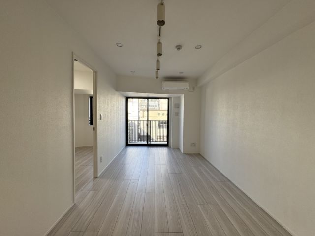 ルミークアン入谷の居間写真