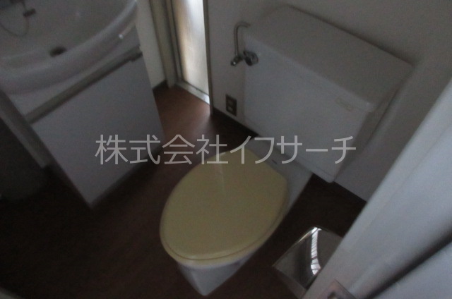 東急東横線 祐天寺駅 徒歩9分 3階建 築37年のトイレ写真