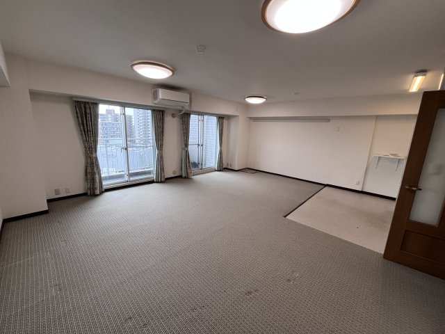 コスモ西新井クレステイジの居間写真