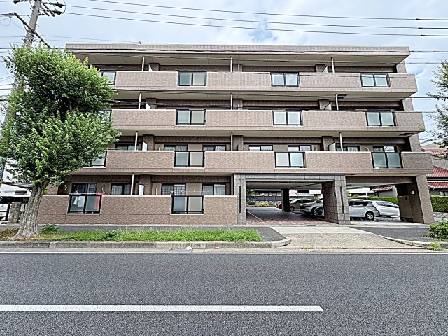 建物外観　タイル貼のオシャレな外観です