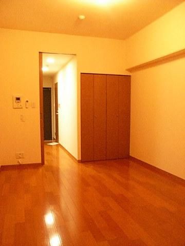 その他部屋・スペース　バルコニー側から室内を見て