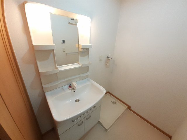 洗面設備　コンパクトで使いやすい洗面所