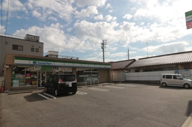 コンビニ　ファミリーマート 新守西店（コンビニ）まで200m