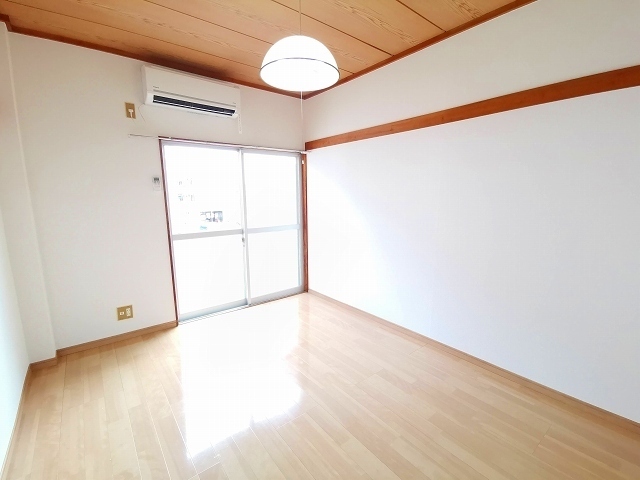 コーポ山文Iの居間写真