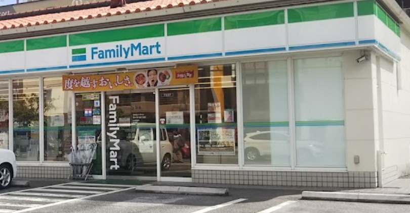 コンビニ　沖縄ファミリーマート おもろまち四丁目店（コンビニ）まで340m