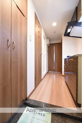 ＪＲ総武線 亀戸駅 徒歩11分 8階建 築18年の玄関写真