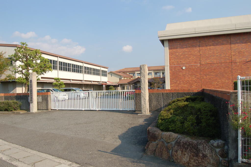 小学校　瀬戸内市立国府小学校（小学校）まで1558m