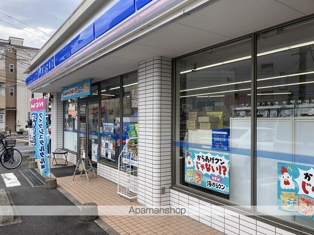 コンビニ　ローソン白鳥四丁目店（コンビニ）まで406m