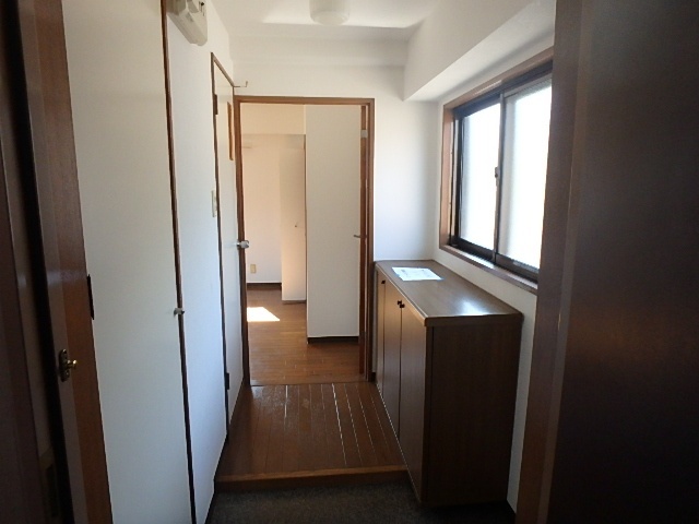 玄関　＊４０７号室の写真です。