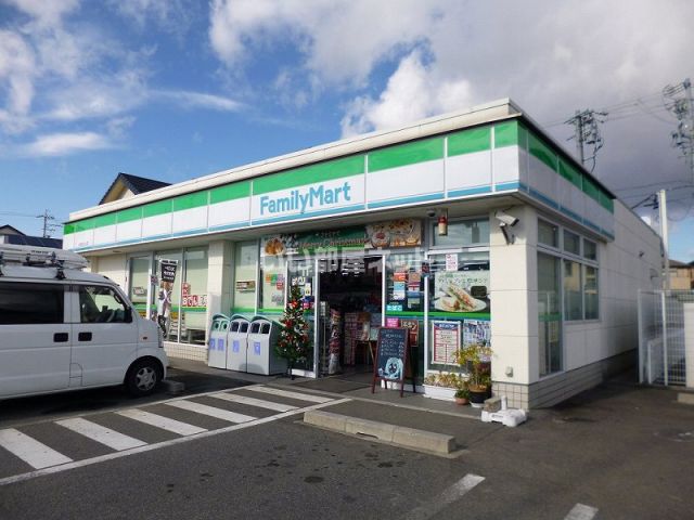 コンビニ　ファミリーマート 小牧北外山店（コンビニ）まで102m