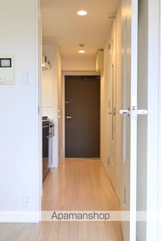 東急世田谷線 三軒茶屋駅 徒歩13分 7階建 築23年の玄関写真