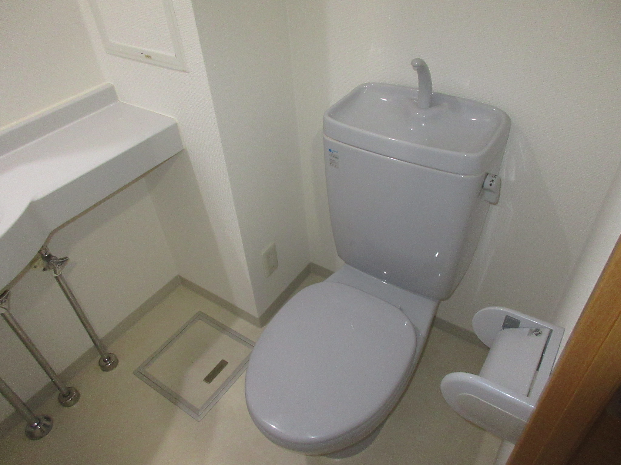 ＪＲ関西本線 東部市場前駅 徒歩9分 7階建 築22年のトイレ写真