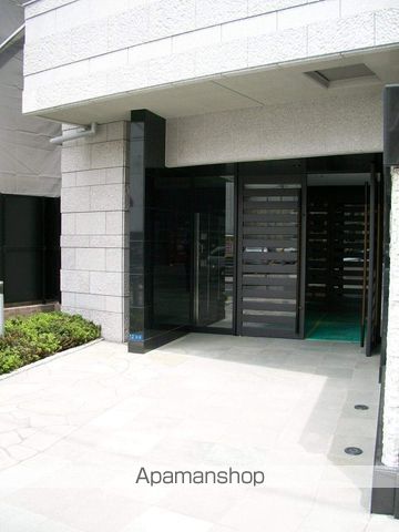 地下鉄谷町線 天満橋駅 徒歩5分 12階建 築16年の外観写真