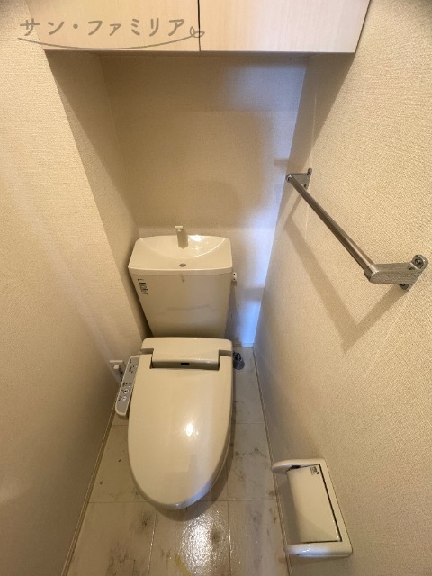 トイレ　クリーニング前の写真となります。