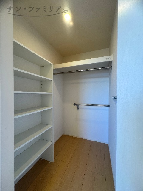 収納　クリーニング前の写真となります。