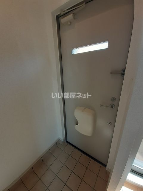 湘南新宿ライン高海 井野駅 徒歩13分 2階建 築12年の玄関写真