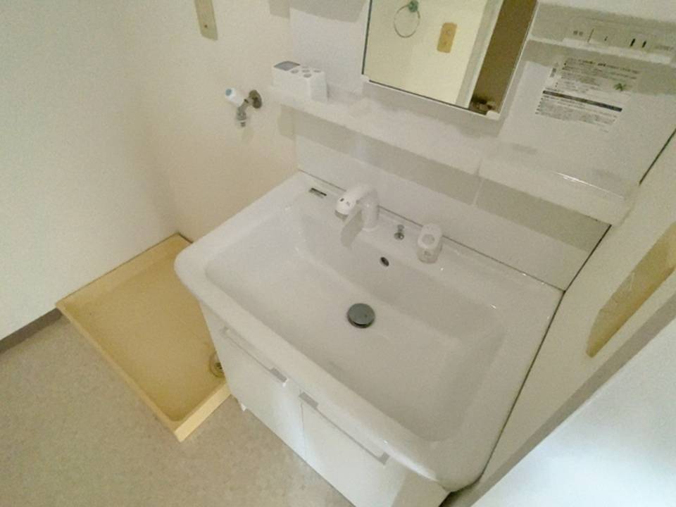 洗面設備　シャワー付洗面化粧台