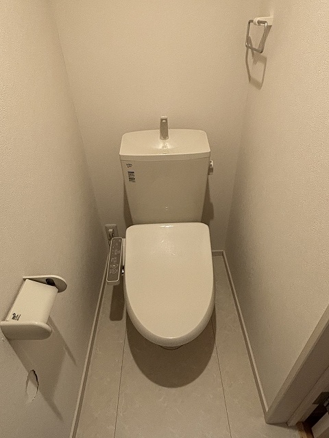 落ち着いた住宅地 rosier M Jのトイレ写真