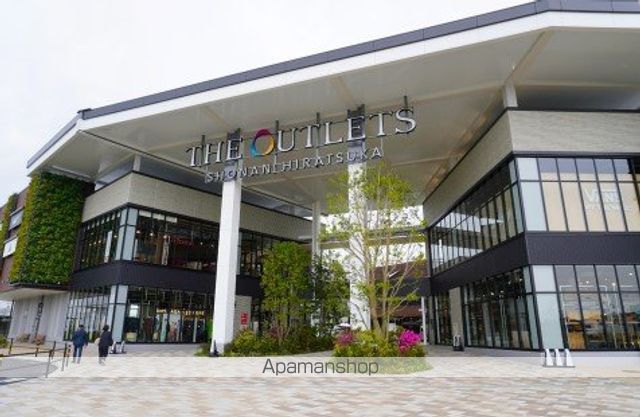 ショッピングセンター　THE OUTLETS SHONAN HIRATSUKA（ショッピングセンター）まで929m