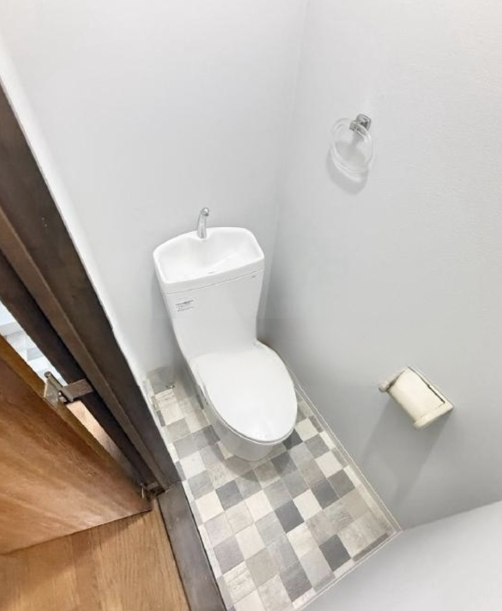 つくばエクスプレス 六町駅 徒歩9分 2階建 築31年のトイレ写真
