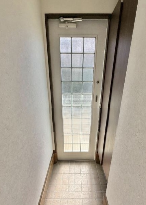つくばエクスプレス 六町駅 徒歩9分 2階建 築31年の玄関写真