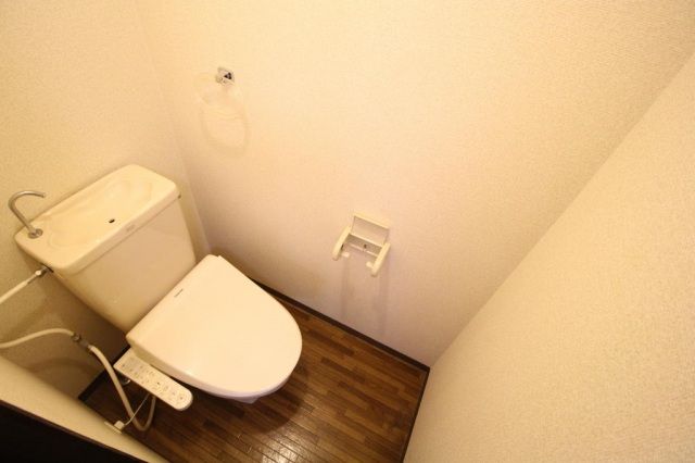 ＪＲ山陽本線 西阿知駅 徒歩10分 2階建 築34年のトイレ写真