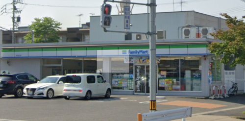 コンビニ　ファミリーマート 緑伝治山店（コンビニ）まで568m
