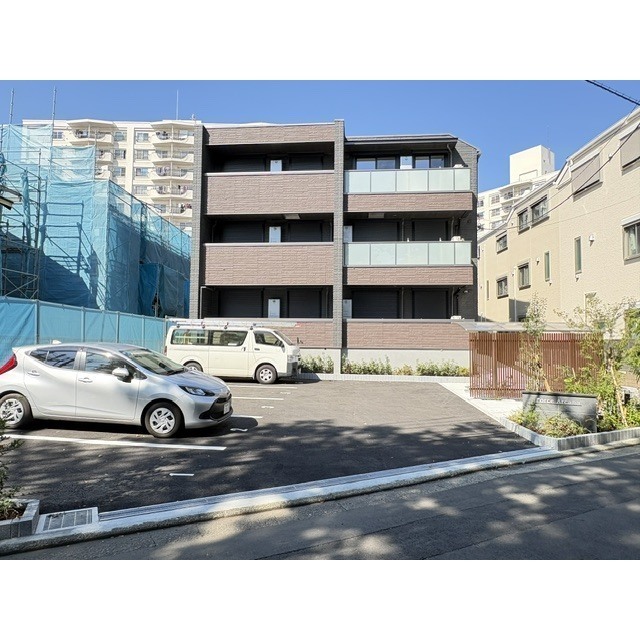 建物外観　重厚感のある佇まい♪