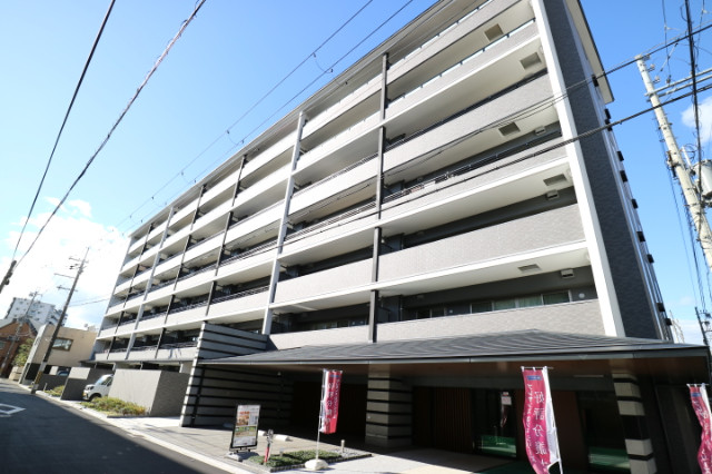プレサンスロジェ京都西大路の外観写真