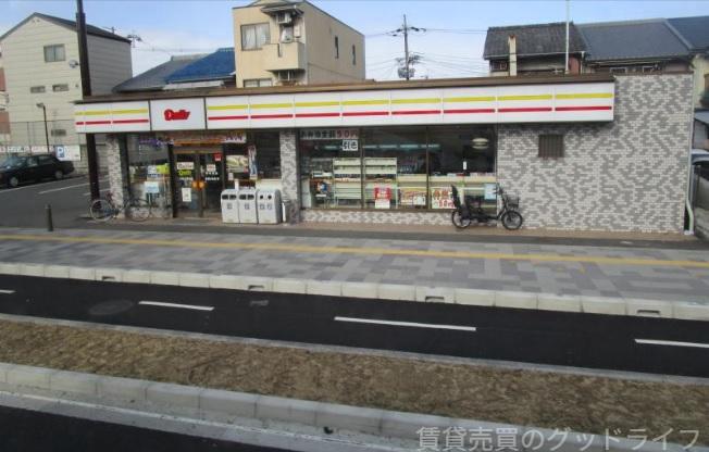 コンビニ　デイリーヤマザキ（コンビニ）まで421m