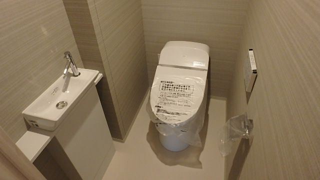 地下鉄御堂筋線 中津駅 徒歩1分 45階建 築8年のトイレ写真