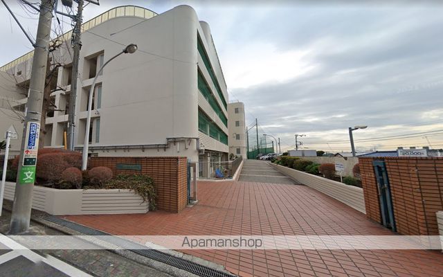 中学校　横浜市立平楽中学校（中学校）まで756m