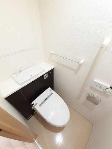 トイレ　清潔感のあるトイレです