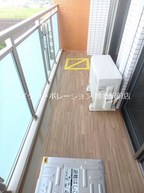 バルコニー　同物件、別部屋の写真です。