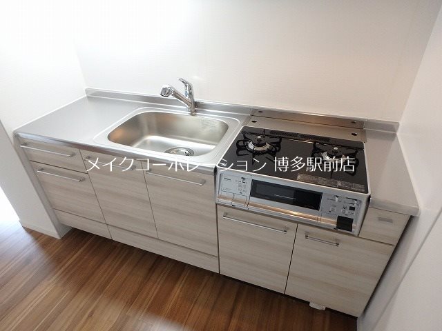 キッチン　同物件、別部屋の写真です。