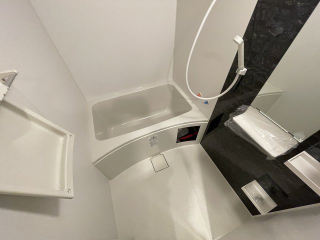バス・シャワールーム　コンパクトで使いやすいお風呂です