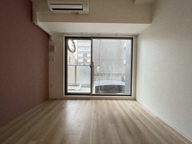 その他部屋・スペース　落ち着いた色調の寝室です