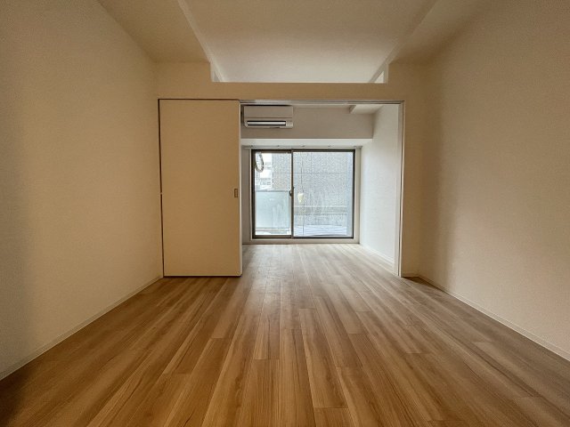 居室・リビング　こちらの居間で趣味の時間をお楽しみください