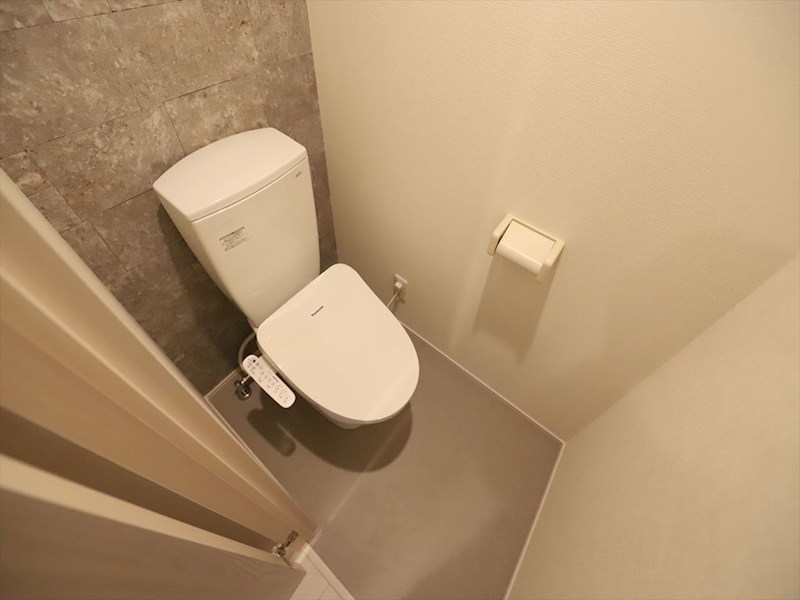 トイレ　温水洗浄暖房便座付トイレ　同仕様写真