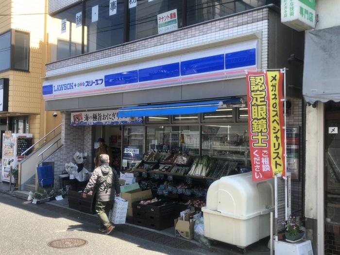 コンビニ　ローソン（コンビニ）まで701m
