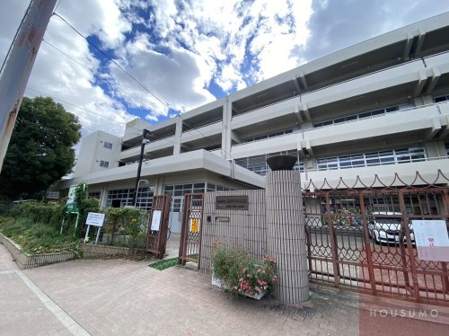 中学校　吹田市立第六中学校（中学校）まで559m