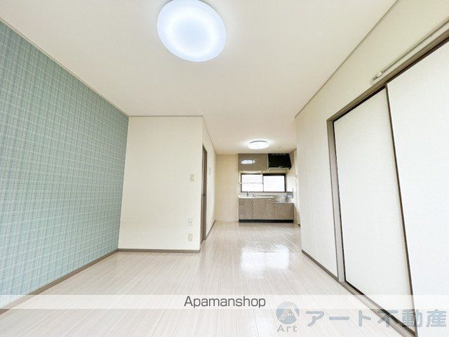 伊予鉄道環状線 萱町６丁目駅 徒歩16分 2階建 築28年の居間写真